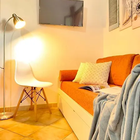 Homey Experience - Navy Sea View Apartment